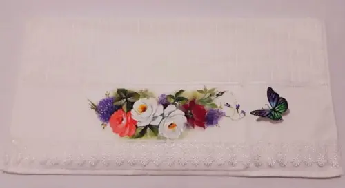 Toalha de Banho Pintada à Mão com Guipir - Flores e Borboleta