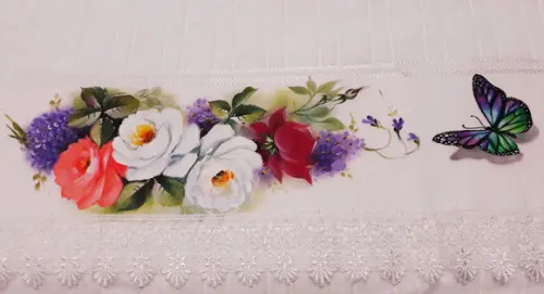 Toalha de Banho Pintada à Mão com Guipir - Flores e Borboleta