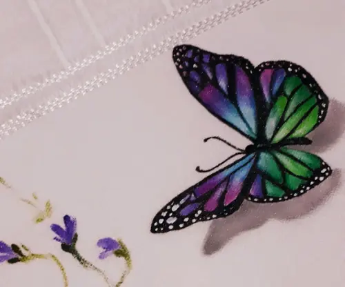 Toalha de Banho Pintada à Mão com Guipir - Flores e Borboleta