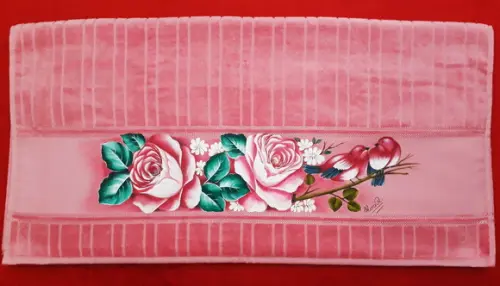 Toalha de Rosto cor Rosa Escuro - Rosas e Pássaros