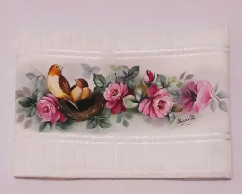 Toalha de Rosto Pintada à Mão - Rosas e Pássaros