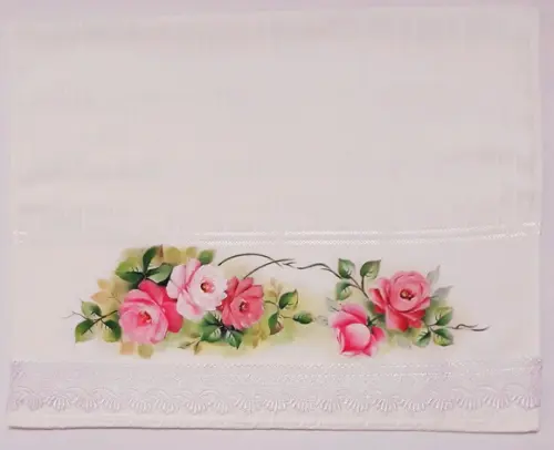 Toalha de Rosto Pintada à Mão com Barrado em Guipir - Rosas