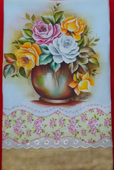Pano de Copa o Prato Pintado à Mão - Vaso com Rosas Amarelas