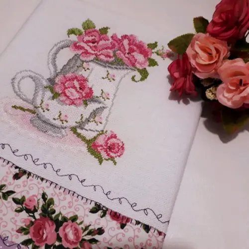 Pano de Copa ou Prato Bordado - Bule, Xícara e Rosas