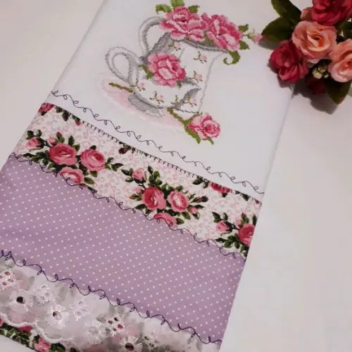 Pano de Copa ou Prato Bordado - Bule, Xícara e Rosas