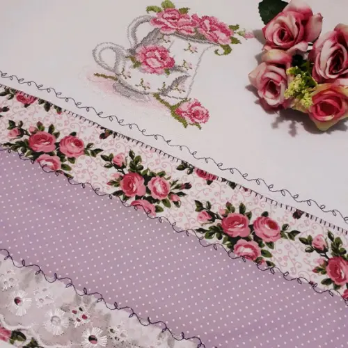 Pano de Copa ou Prato Bordado - Bule, Xícara e Rosas