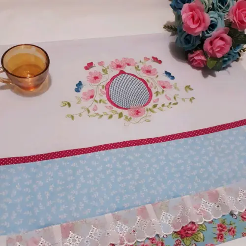 Pano de Copa ou Prato Bordado - Flores e Borboletas