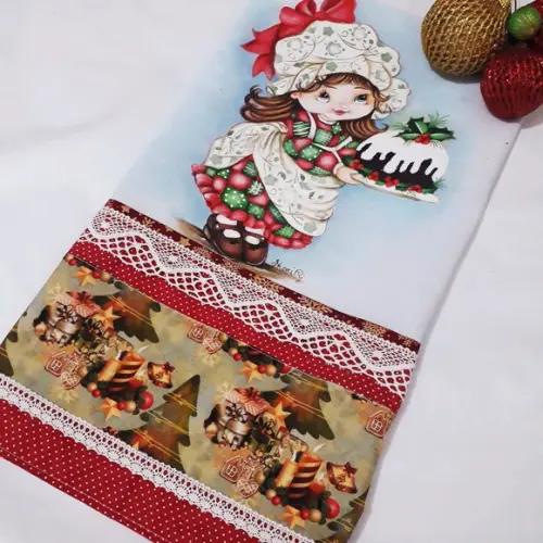 Pano de Copa ou Prato com Pintura à Mão - Menina com Bolo