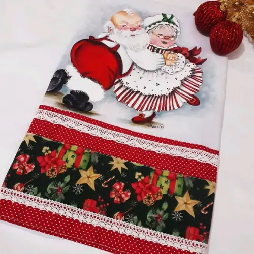 Pano de Copa ou Prato com Pintura à Mão - Papai e Mamãe Noel