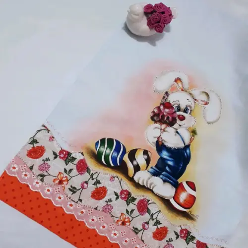 Pano de Copa ou Prato Pintado à Mão - Coelhinho