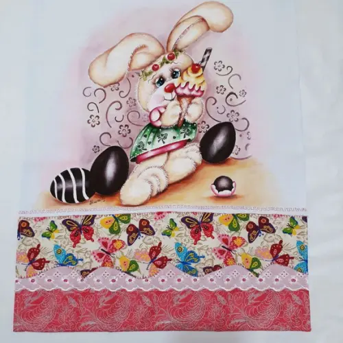Pano de Copa ou Prato Pintado à Mão - Coelhinha Dengosa