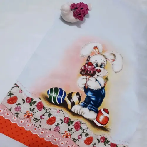 Pano de Copa ou Prato Pintado à Mão - Coelhinho