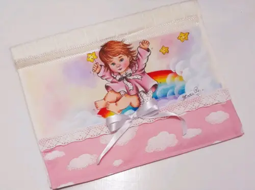 Toalha de Mão Escolar-Menina no Arco-íris