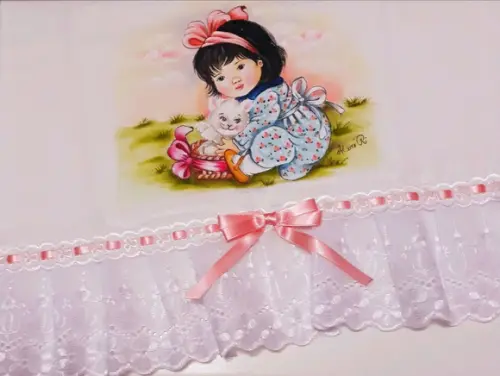 Fralda Passeio-Menina com Gatinho no Cesto