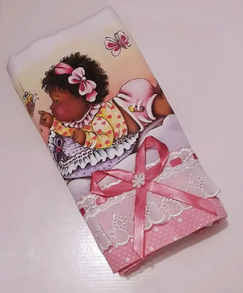 Fralda Passeio-menina Brincando com Borboleta