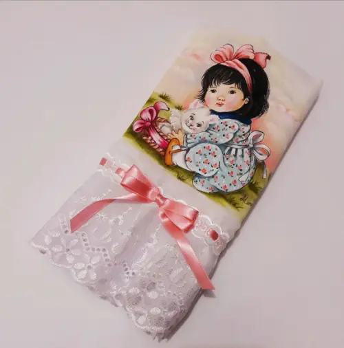Fralda Passeio-Menina com Gatinho no Cesto
