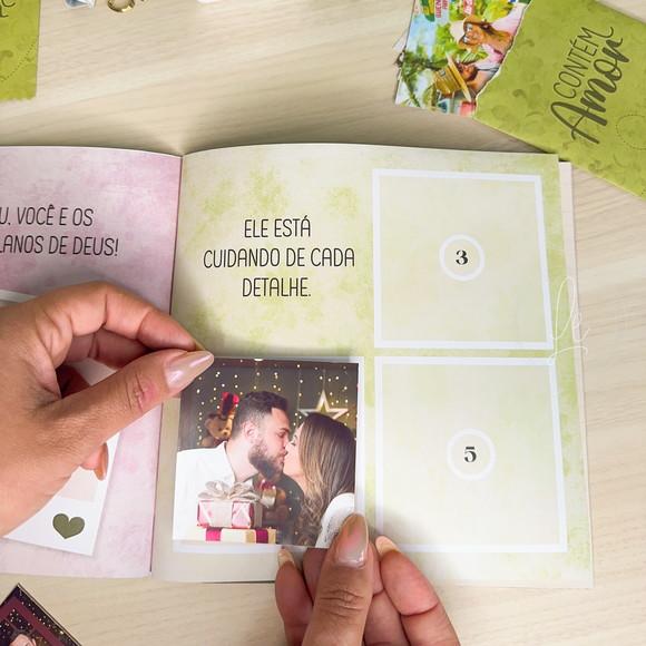 Álbum de Figurinhas Casal Namorados Noivos Proposito de Deus