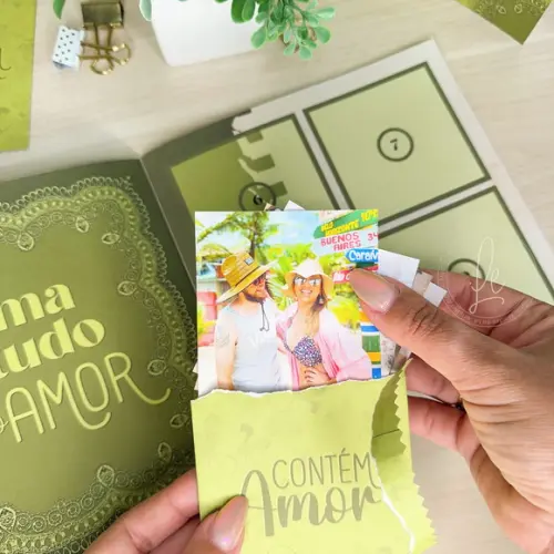 Álbum de Figurinhas Casal Namorados Noivos Proposito de Deus