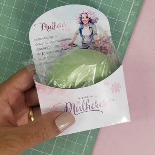 Caixa Envelope Sabonete Dia da Mulher com Frase