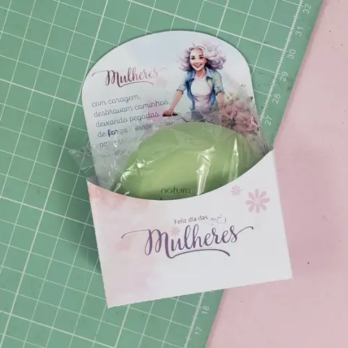 Caixa Envelope Sabonete Dia da Mulher com Frase