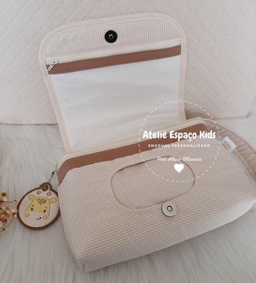 Necessaire do Bebê, Fralda Passeio, Toalhinha e Capa Caderne