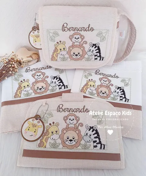 Necessaire do Bebê, Fralda Passeio, Toalhinha e Capa Caderne