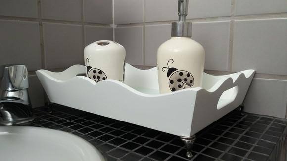 Bandeja Lavabo com Vidro no fundo e Pés Metal