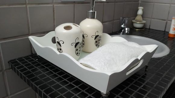 Bandeja Lavabo com Vidro no fundo e Pés Metal