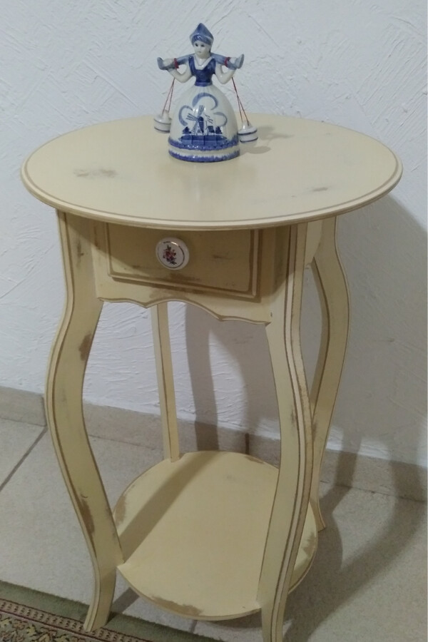 Mesinha Canto Apoio em Patina Bege