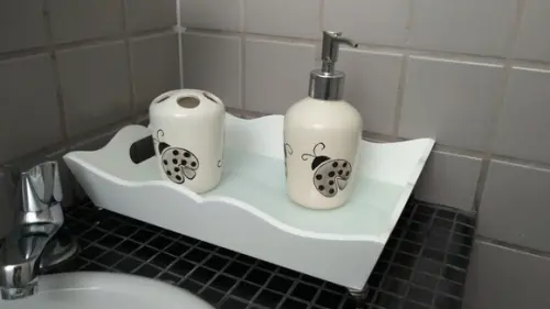 Bandeja Lavabo com Vidro no fundo e Pés Metal