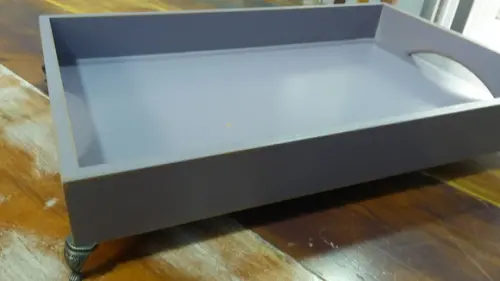 Bandeja Multiuso em patina com pés de metal
