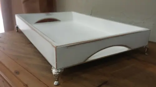 Bandeja Multiuso em patina com pés de metal
