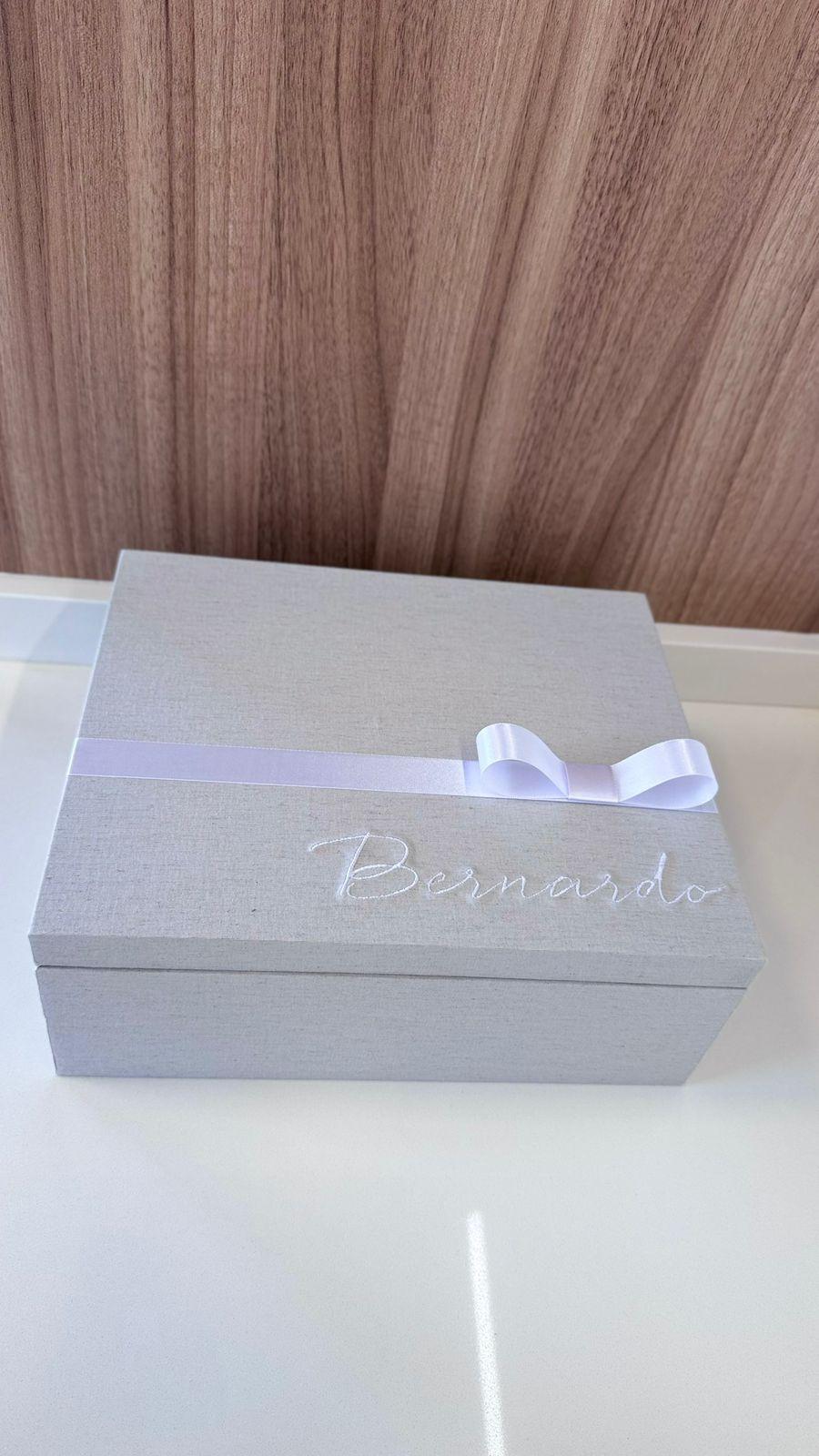 CAIXA CONVITE PARA MADRINHA DE CRISMA PERSONALIZADA