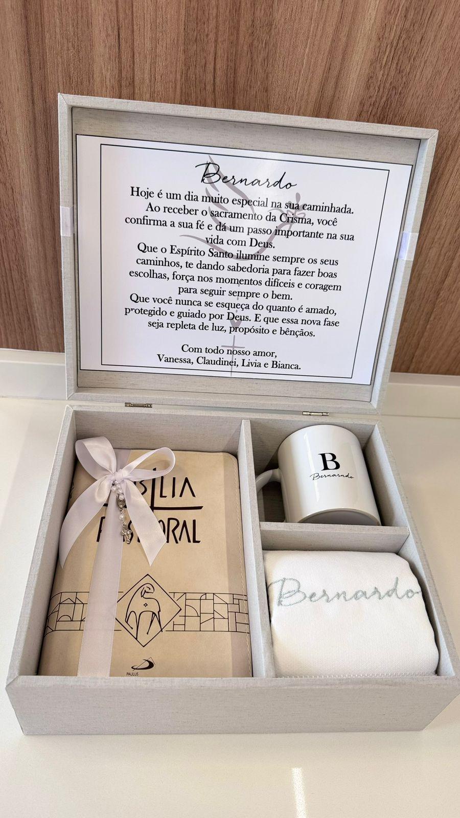 CAIXA CONVITE PARA MADRINHA DE CRISMA PERSONALIZADA