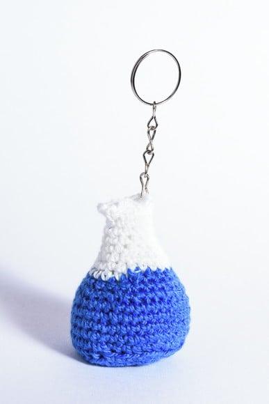 Chaveiro Erlemeyer Pequeno em Amigurumi