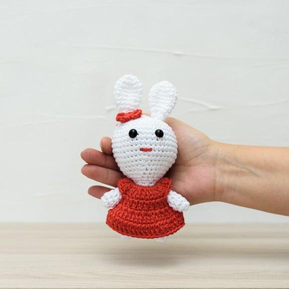 Coelha de Vestido em Amigurumi