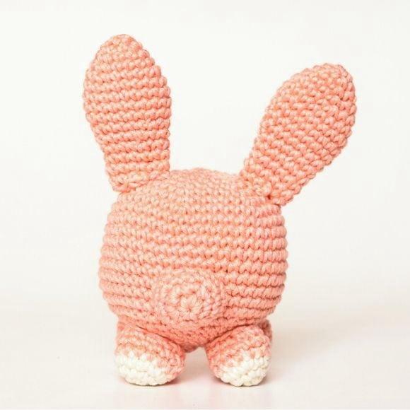 Coelho Bola Salmão em Amigurumi