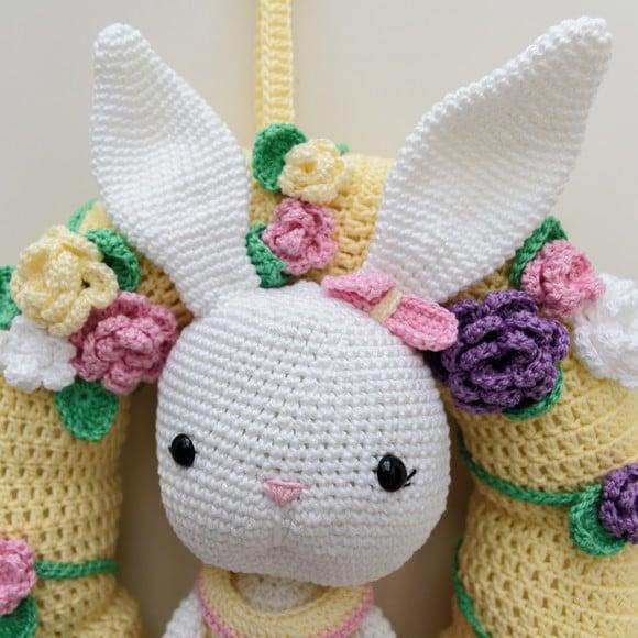 Guirlanda Coelhinha de Vestido em Amigurumi