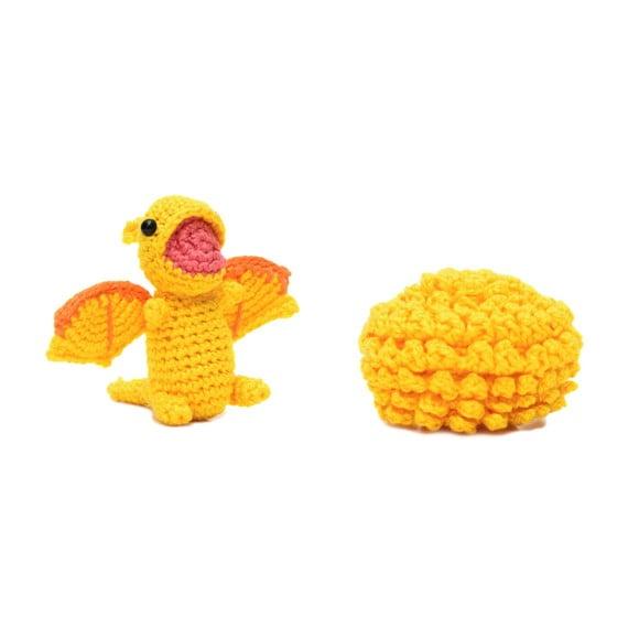 Ovo com Filhote de Dragão Amarelo em Amigurumi