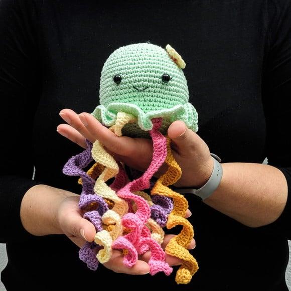 Polvo com Tentáculos Coloridos para Newborn em Amigurumi