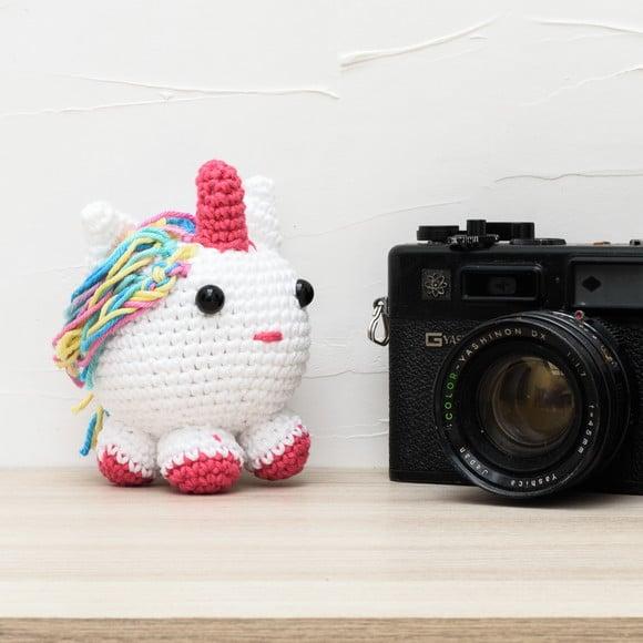 Unicórnio Bola Rosa Escuro em Amigurumi