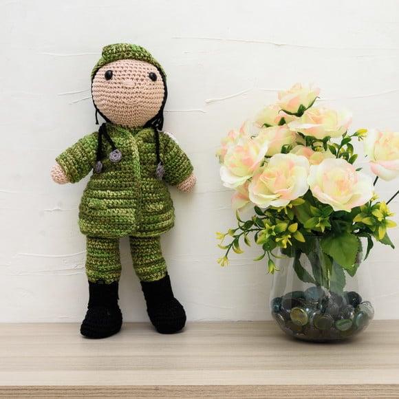 Boneca Médica Militar em Amigurumi