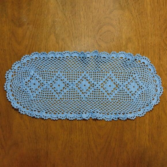 Caminho de Mesa Azul em Crochê