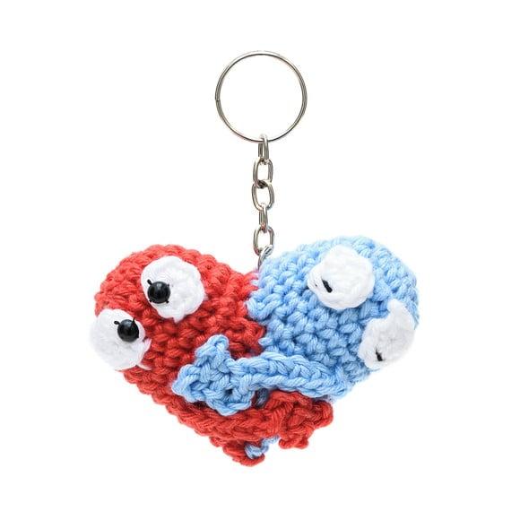 Chaveiro Abraço do Coração em Amigurumi