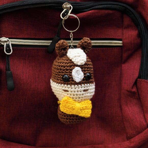 Chaveiro Cavalo de Gravata em Amigurumi