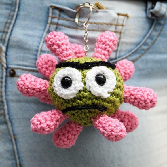 Chaveiro Corona Vírus em Amigurumi