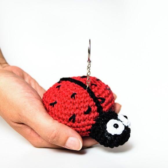 Chaveiro Joaninha em Amigurumi