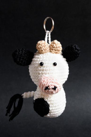 Chaveiro Vaca Holandesa em Amigurumi