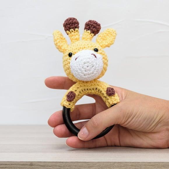 Chocalho Girafa Pequena em Amigurumi