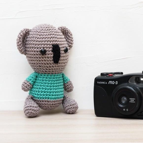 Coala de Camisa Verde em Amigurumi